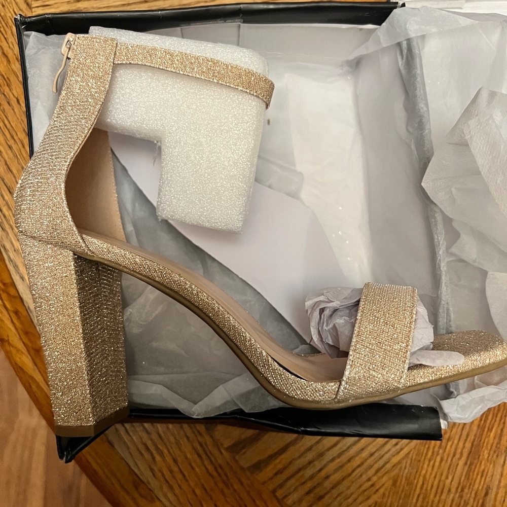 Windsor Size 10 high heel Gold sparkle